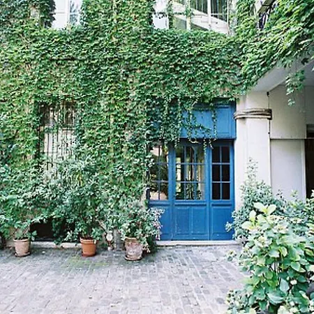 Place Des Vosges * باريس